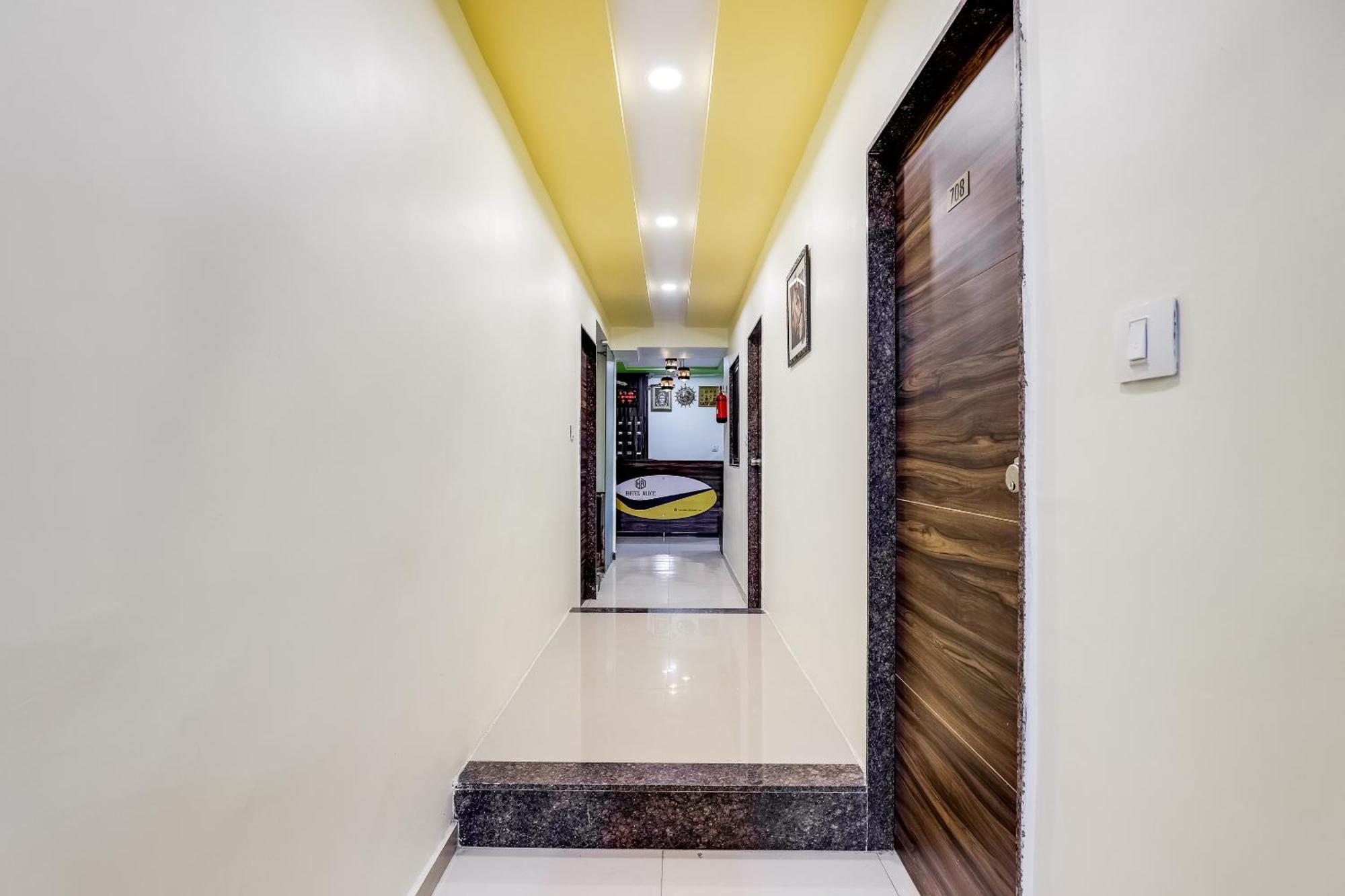 Collection O Hotel Alice Αχμπανταμπάντ Εξωτερικό φωτογραφία